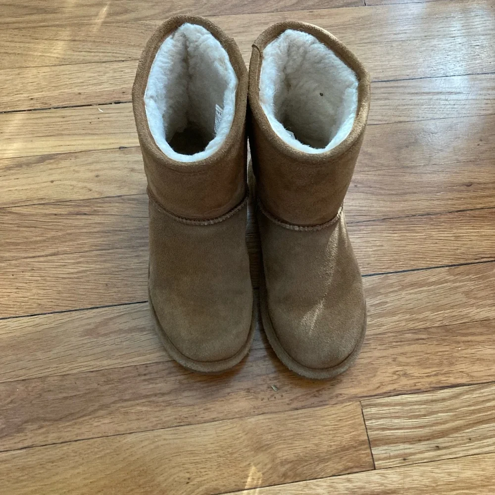 Girls Bearpaw Boots Tan Brown size 2 EUC